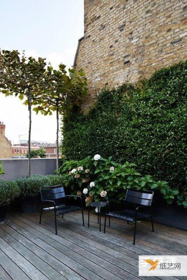 I also hope to have a balcony like this. An urban oasis privately owned by an interior designer.