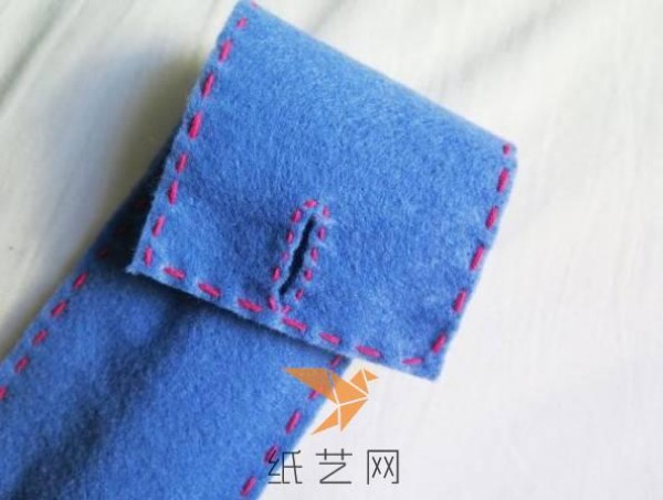 Tutorial on making a simple pencil case from non-woven fabric