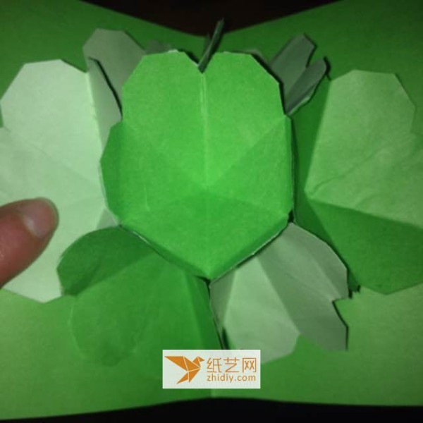 Three-dimensional flower origami greeting card illustration tutorial