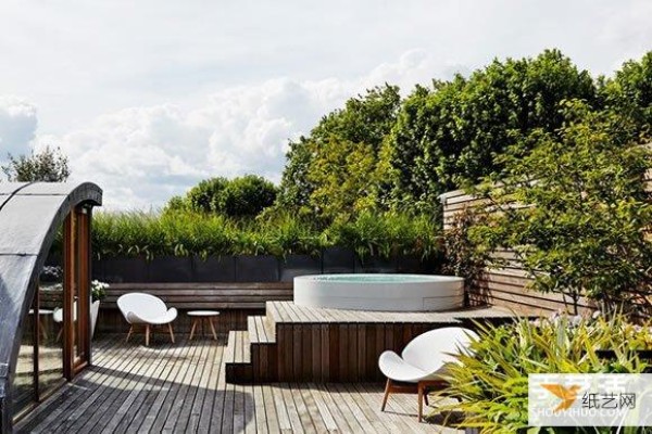 I also hope to have a balcony like this. An urban oasis privately owned by an interior designer.