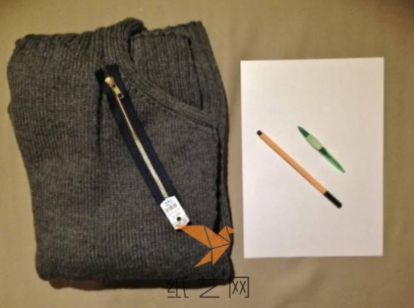 The perfect tutorial on how to make a sweater side zipper