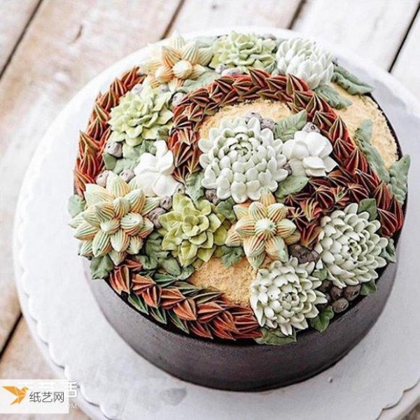 A lifelike succulent plant cake is freshly baked