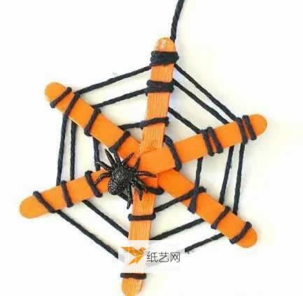 Illustration of how to make a Halloween spider web using ice cream sticks