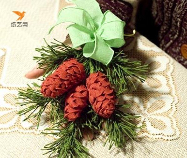 Tutorial on making crepe paper for Christmas simulated pinecones