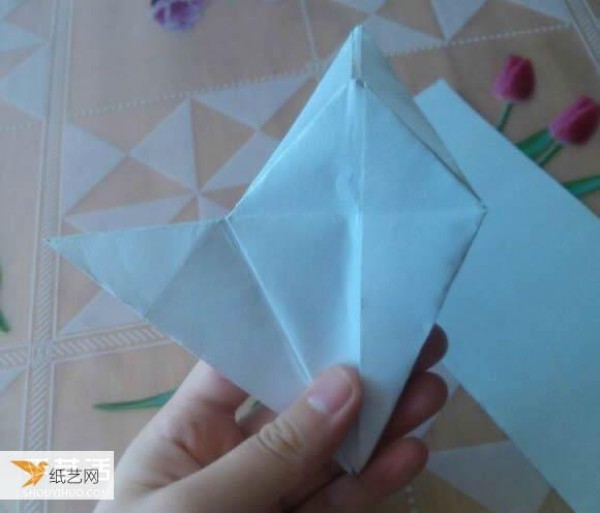 Step-by-step illustration of how to use origami to fold a cute grand piano