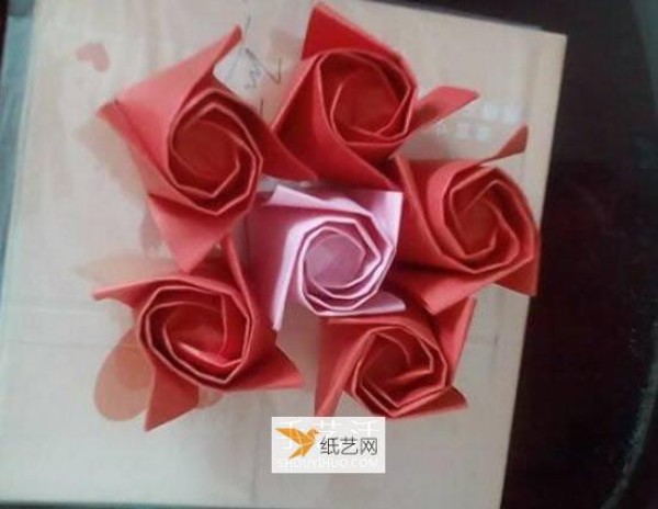 Take a look at the illustration of how to fold a champagne rose