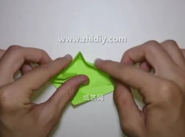 Origami video tutorial of simple three-dimensional origami snail