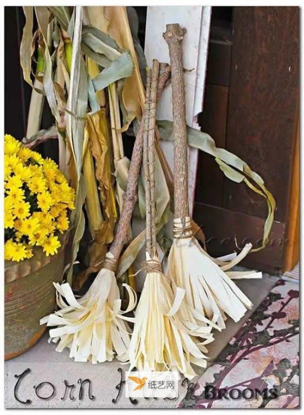 Use corn leaves to make various handcrafts