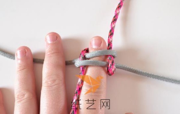 Tutorial on hand-knitting a strong and beautiful dog leash