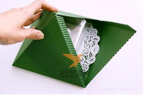 Beautiful handmade origami Christmas gift box DIY tutorial