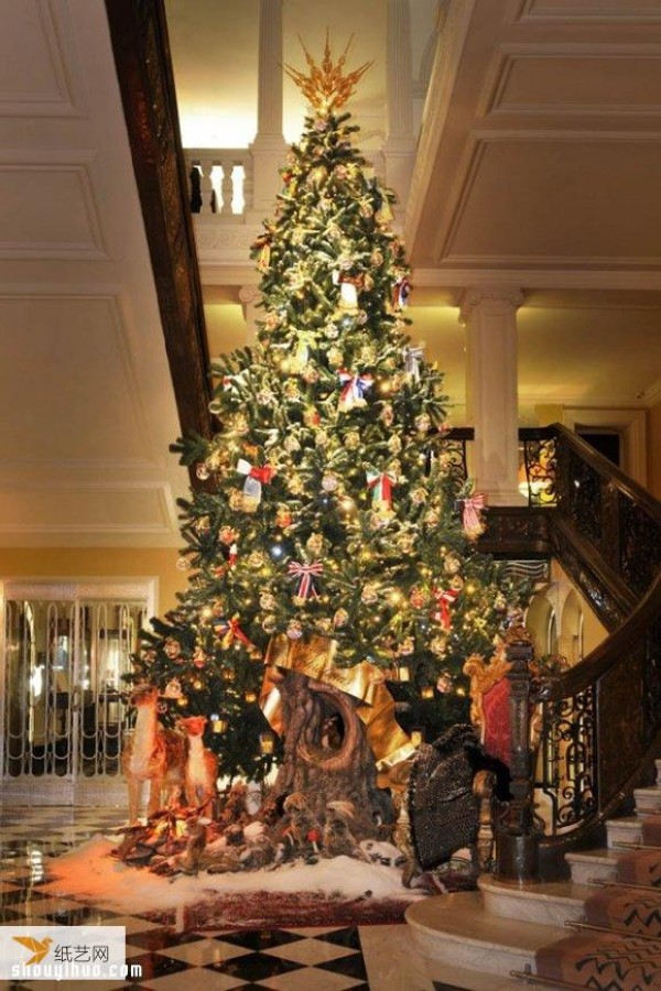 Christmas Tree Transformation—Creative Christmas Tree Created by Fashion Designer