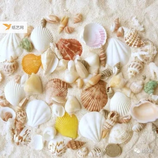 Little seashells transform into waterfalls, peacocks, little books, candles and more! Turn waste into treasure and renovate old things!