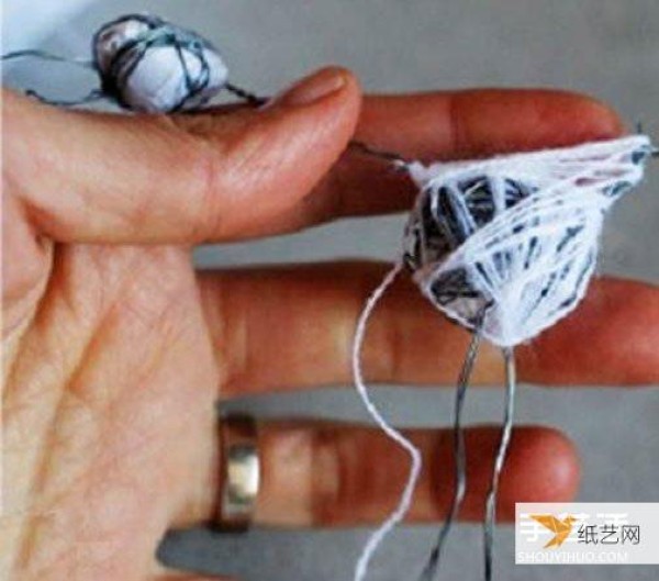 You only need to prepare wool and wire in advance to make a childrens egret doll.