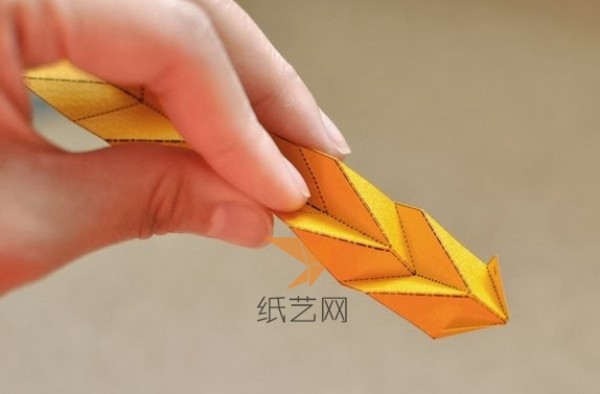 Illustrated tutorial for making an origami bracelet