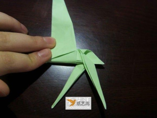 Illustrated tutorial for hand-folding a beautiful three-dimensional crane dance