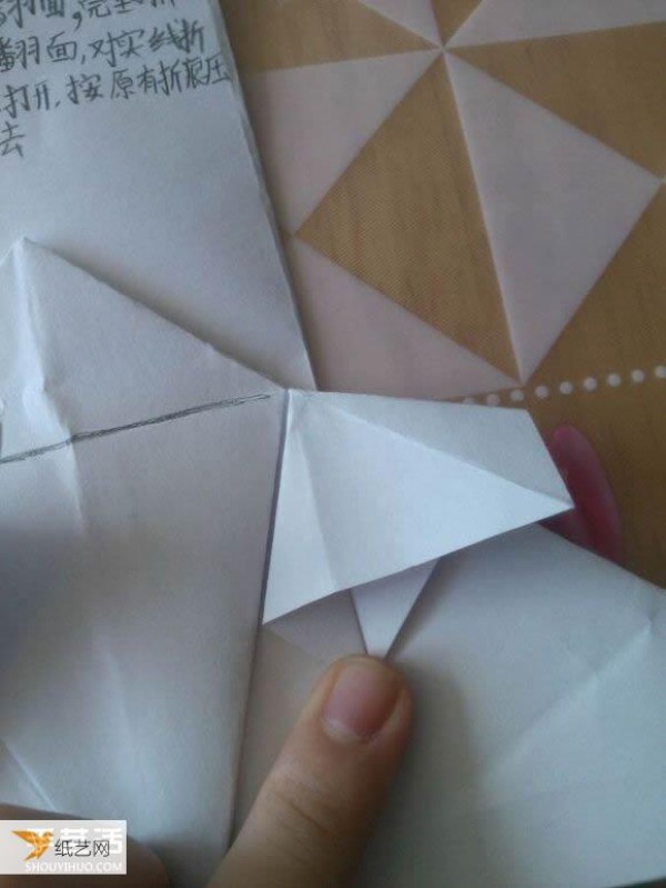 Step-by-step illustration of how to use origami to fold a cute grand piano