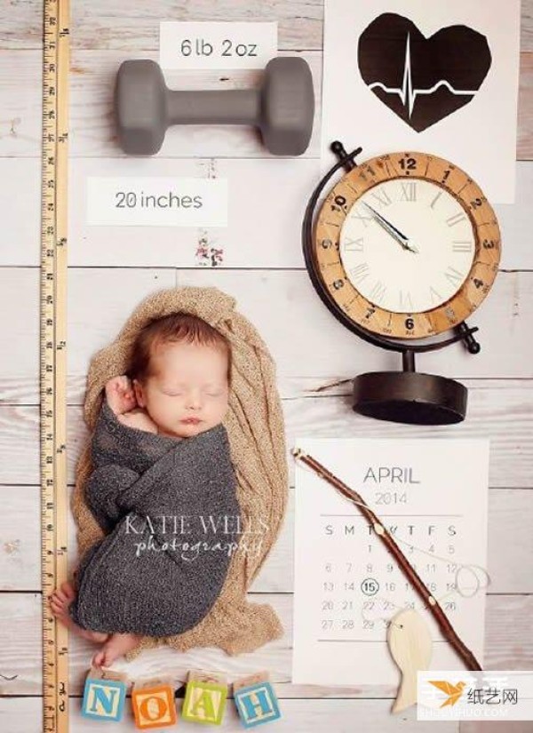 Appreciation of baby photos using creative ideas from daily life items