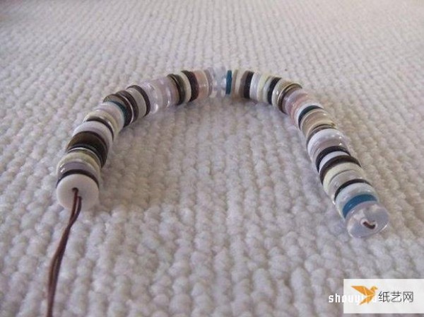 Use buttons to make personalized bracelets and necklaces that children like