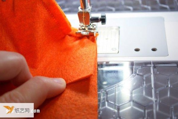 Particularly cute non-woven toy truck fabric hand-making method