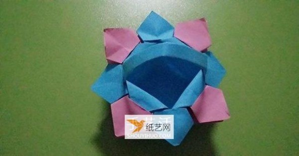 Four-step illustration of folding an octagonal flower basket using origami