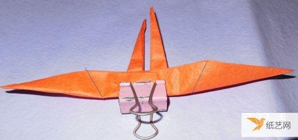 A step-by-step illustrated tutorial on the manual folding of a beautiful and exquisite paper sailboat