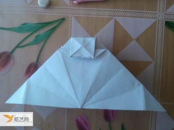 Step-by-step illustration of how to use origami to fold a cute grand piano