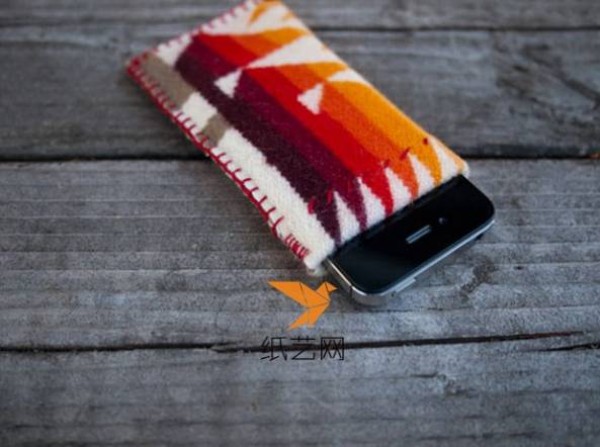 Teach you step by step how to make a simple IPHONE mobile phone case with non-woven fabrics