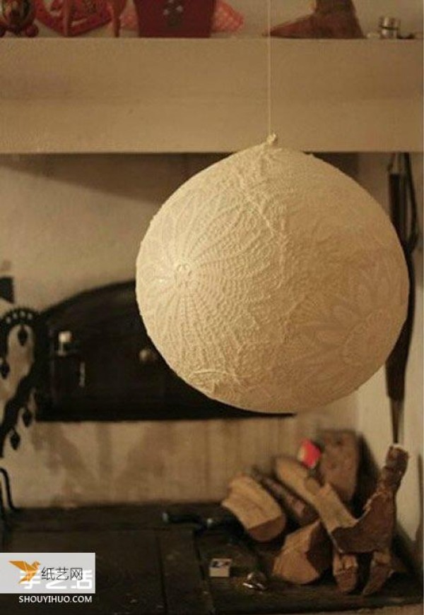 Illustrated tutorial on how to make your own personalized lace lampshade by hand