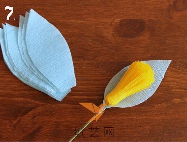 Tutorial on how to make paper flower decorations with a spring atmosphere