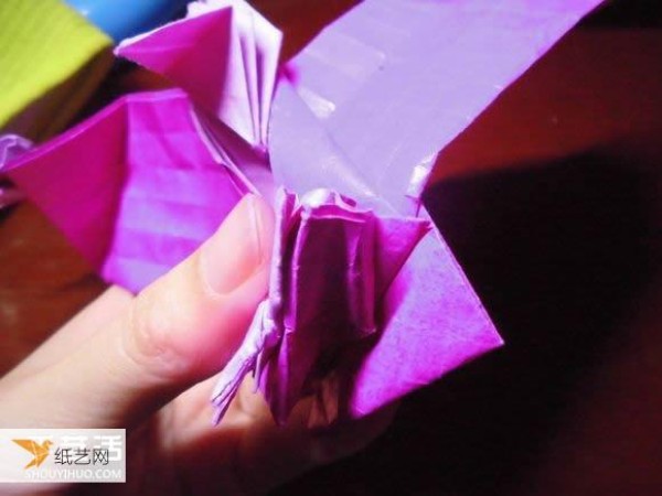 Very creative step-by-step illustration of Dielianhua heart origami