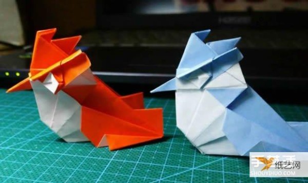 Detailed explanation of the manual method of folding a paper kingfisher tutorial.