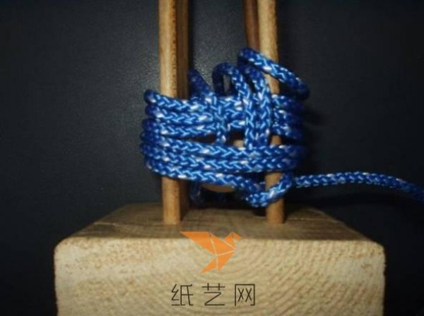 A very mysterious little ball knitting tutorial for making Valentine’s Day gifts