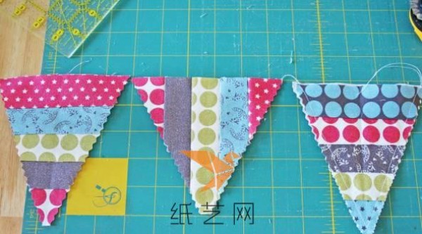 Tutorial on making small decorative flags for Mid-Autumn Festival