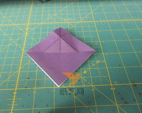 A step-by-step tutorial on how to make the little devil’s origami heart bat