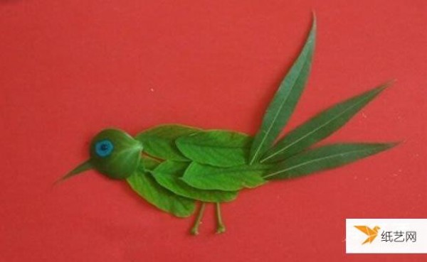 Pictures of how children make leaf stickers and bird works