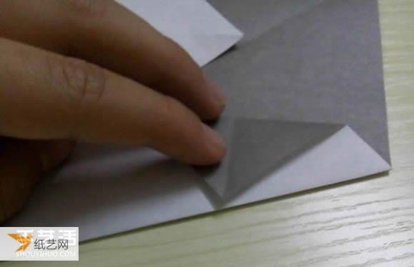 Illustration of how to manually fold a foldable switchblade using origami