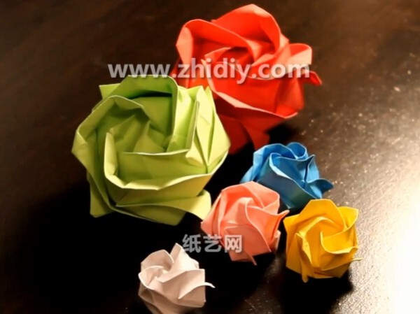 Detailed tutorial on how to fold origami roses