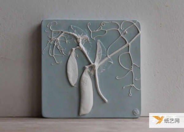 Add flowers, plants and vegetables to clay to create beautiful plant fossil tiles