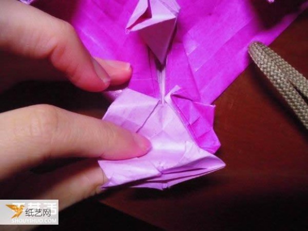 Very creative step-by-step illustration of Dielianhua heart origami