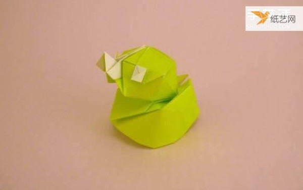 Illustration of the steps of origami of a very cute three-dimensional duck