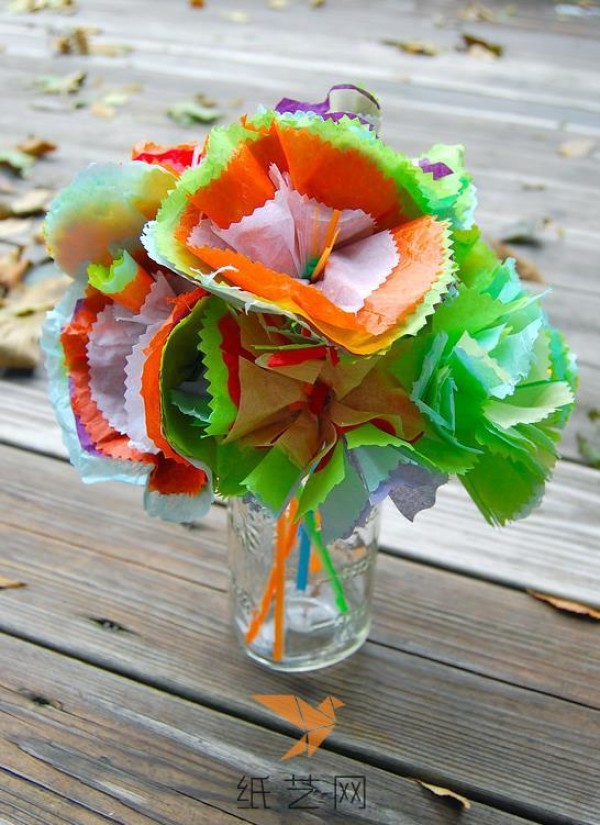 Beautiful and simple handmade paper flower tutorial