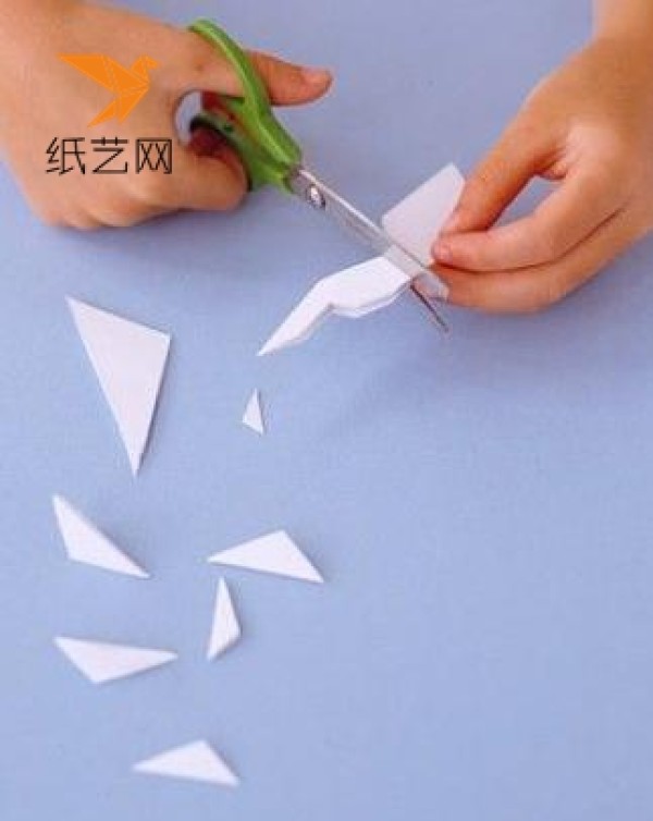 Detailed tutorial on making paper-cut snowflakes from children’s handicrafts