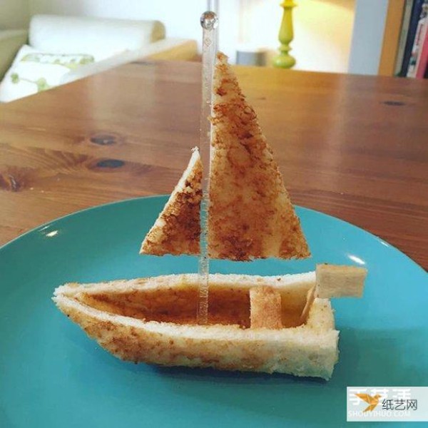 The bread carvings made by the loving father make his allergic daughter very happy