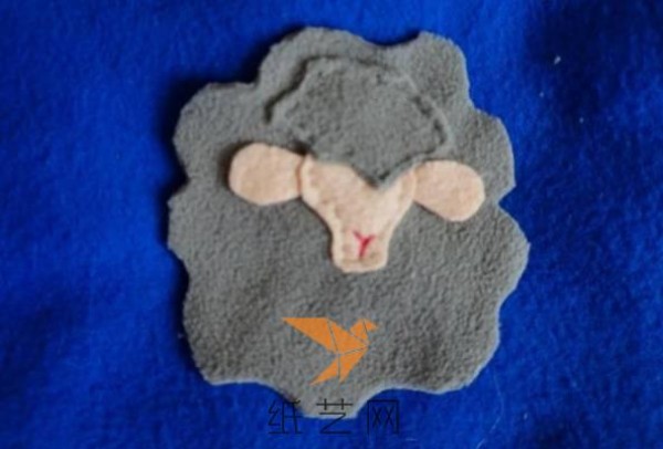 Tutorial on making a cute non-woven lamb for New Year’s gift