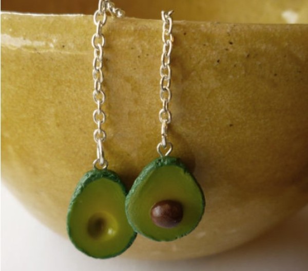 How to make a soft clay Valentines Day gift. A tutorial on how to make a pair of soft clay avocado pendants.