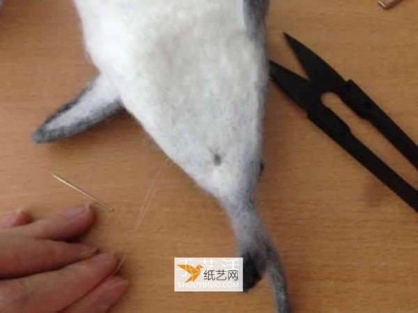 How to make a personalized wool felt shark key bag