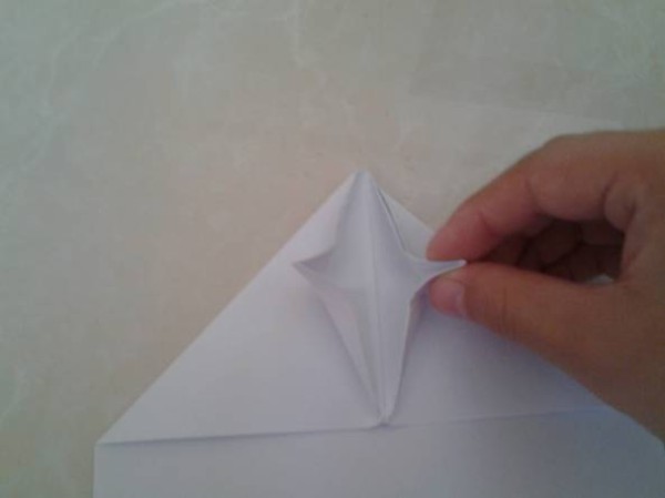 paper airplane that flies far