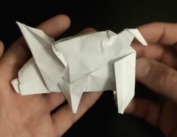 Origami video tutorial for three-dimensional origami pig