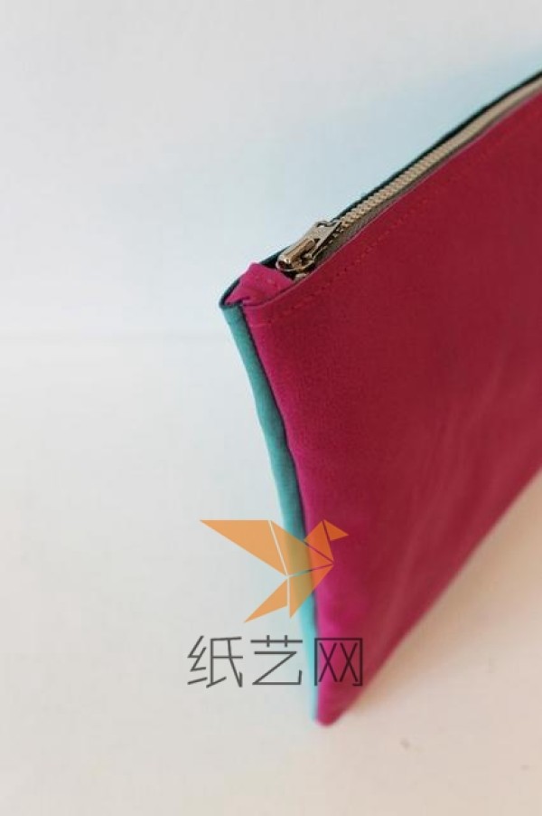 Tutorial on making beautiful contrasting color clutch bags by hand