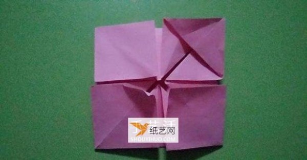 Four-step illustration of folding an octagonal flower basket using origami